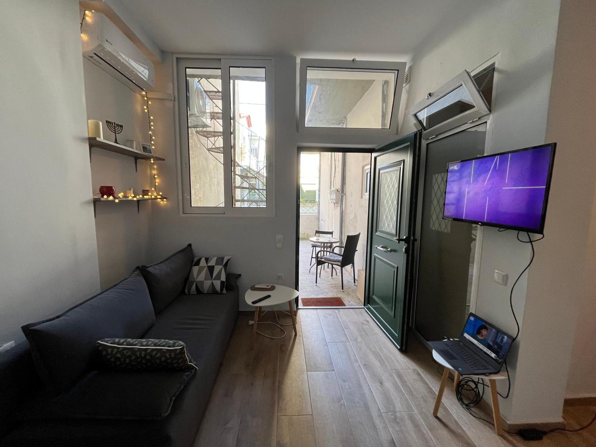 Noa - Designed Garden Studio In The City Center カラマタ エクステリア 写真