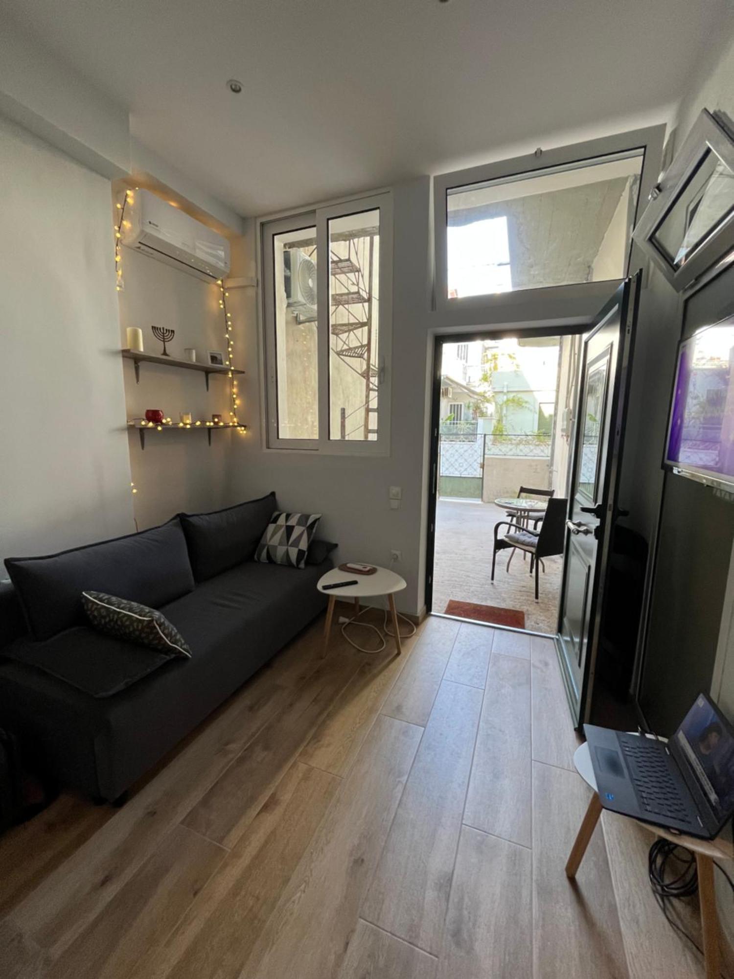 Noa - Designed Garden Studio In The City Center カラマタ エクステリア 写真