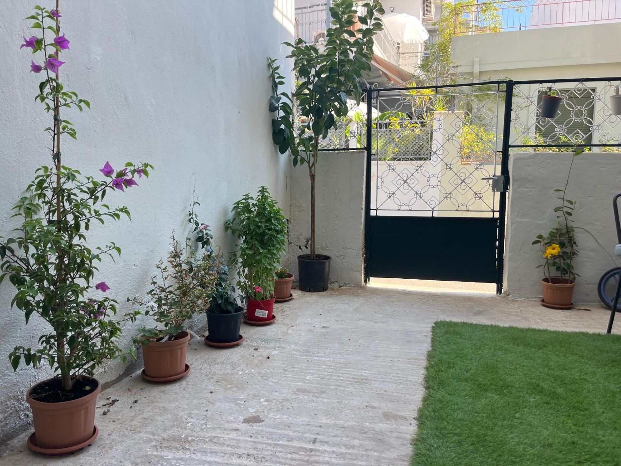 Noa - Designed Garden Studio In The City Center カラマタ エクステリア 写真