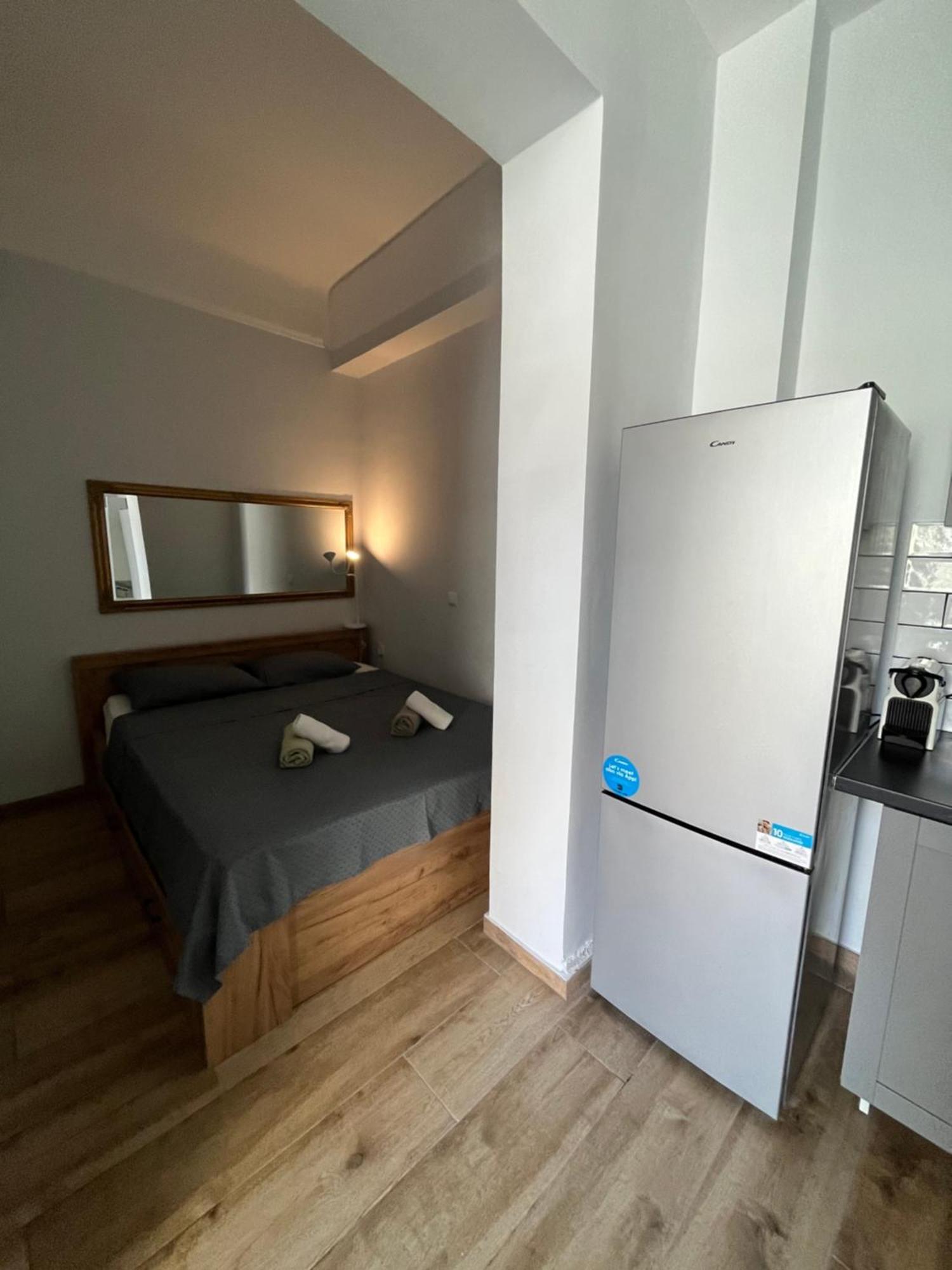 Noa - Designed Garden Studio In The City Center カラマタ エクステリア 写真