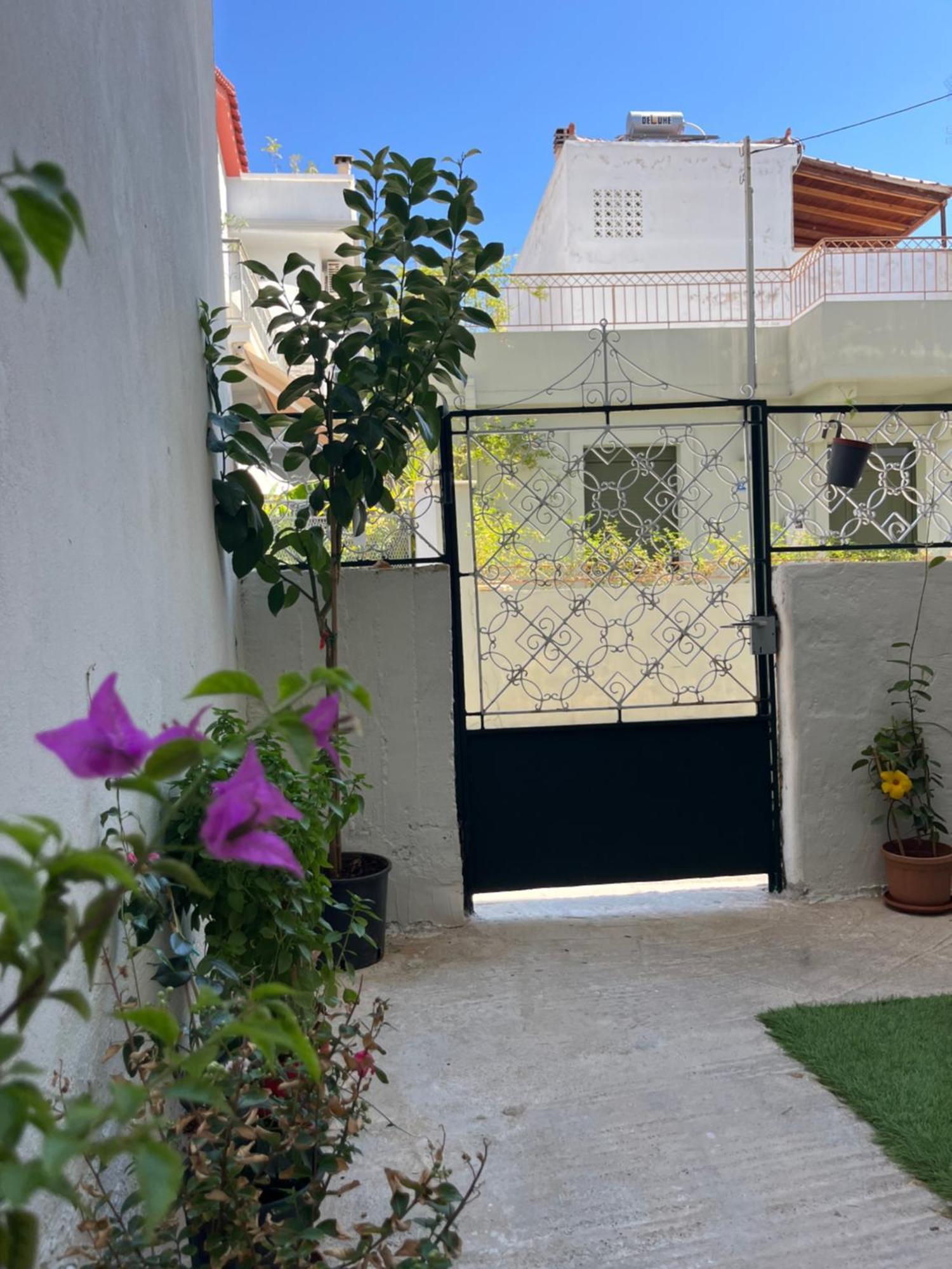 Noa - Designed Garden Studio In The City Center カラマタ エクステリア 写真