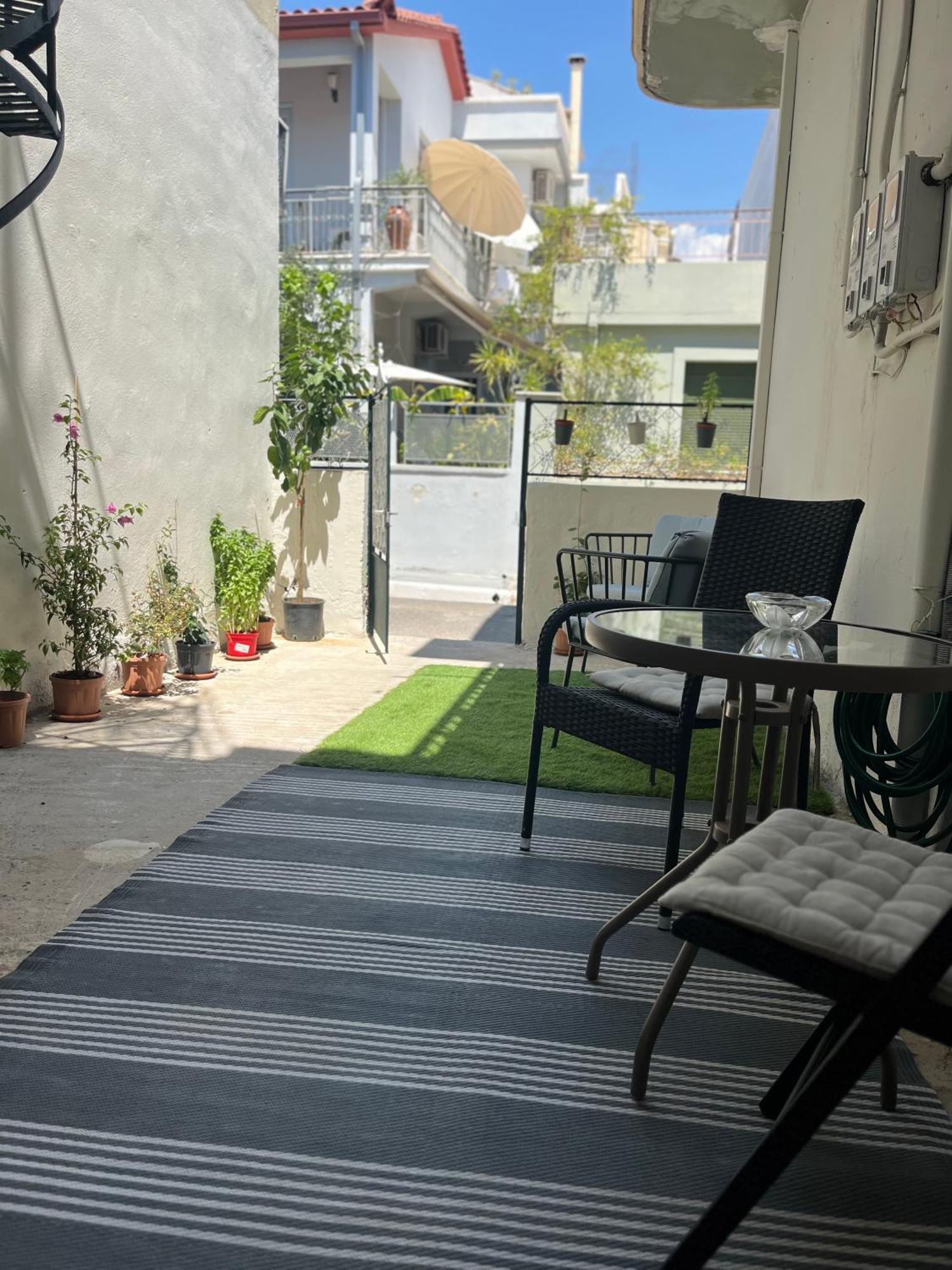 Noa - Designed Garden Studio In The City Center カラマタ エクステリア 写真
